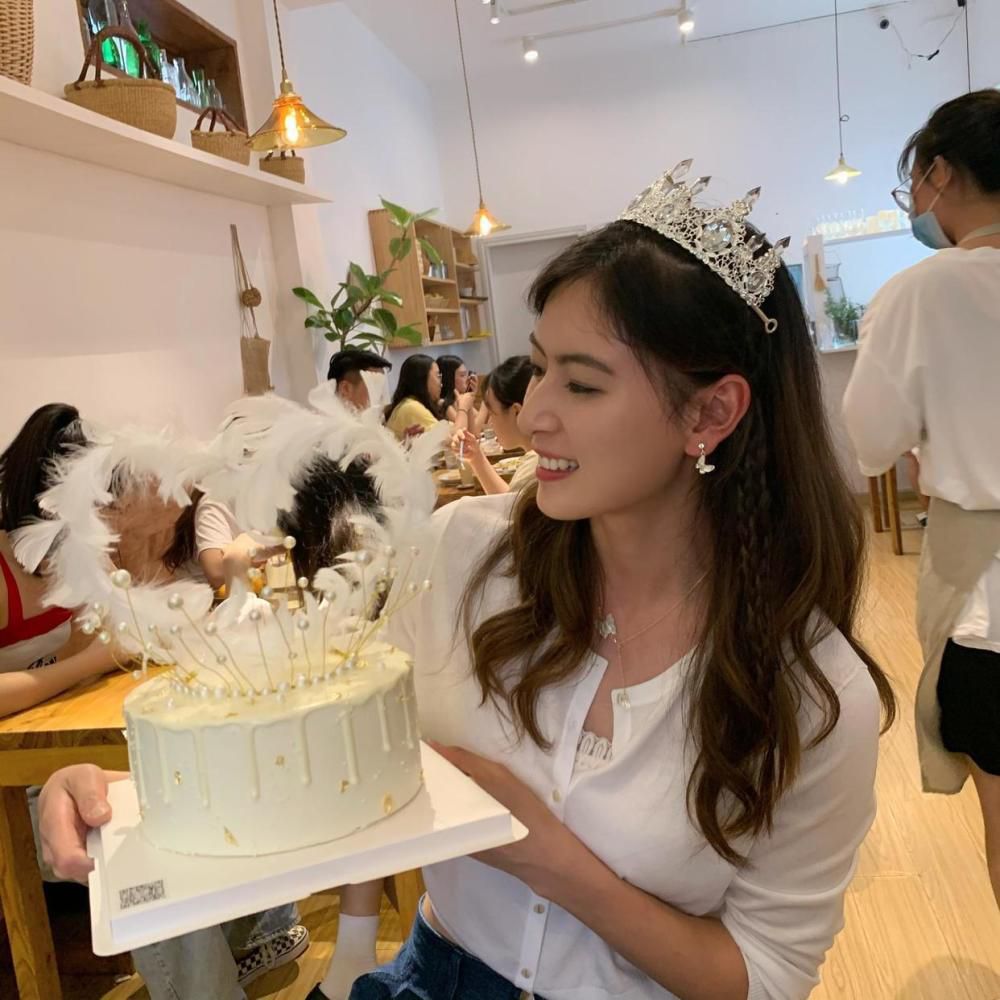刘广这时讨好的对吴东海说道：吴总，不知道二少爷现在情况如何了？听他问话，吴东海本能的皱了皱眉。